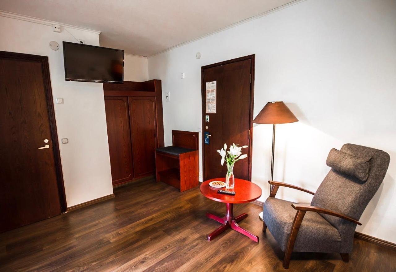 Hotel Laennentie Uusikaupunki Buitenkant foto