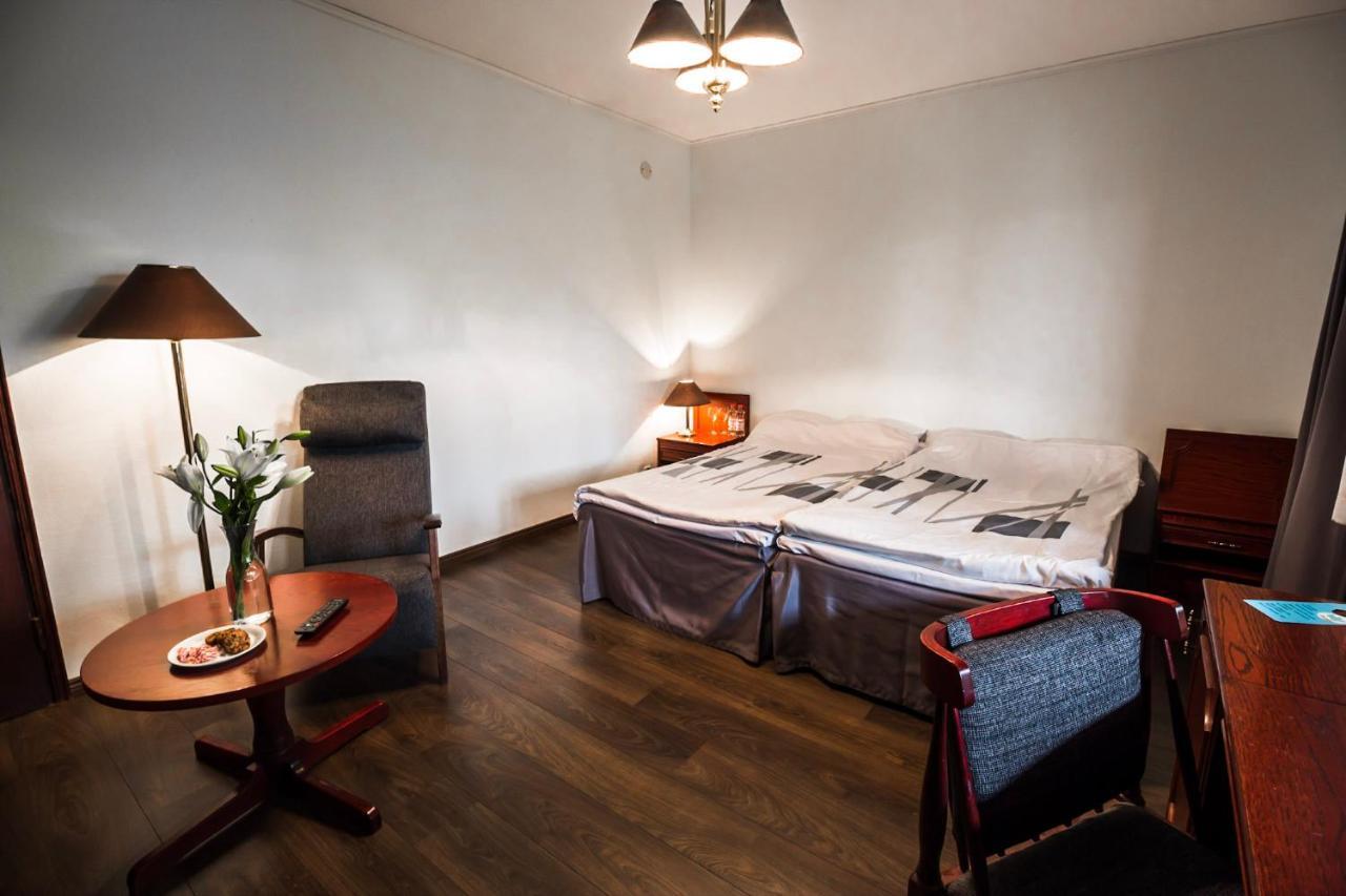 Hotel Laennentie Uusikaupunki Buitenkant foto